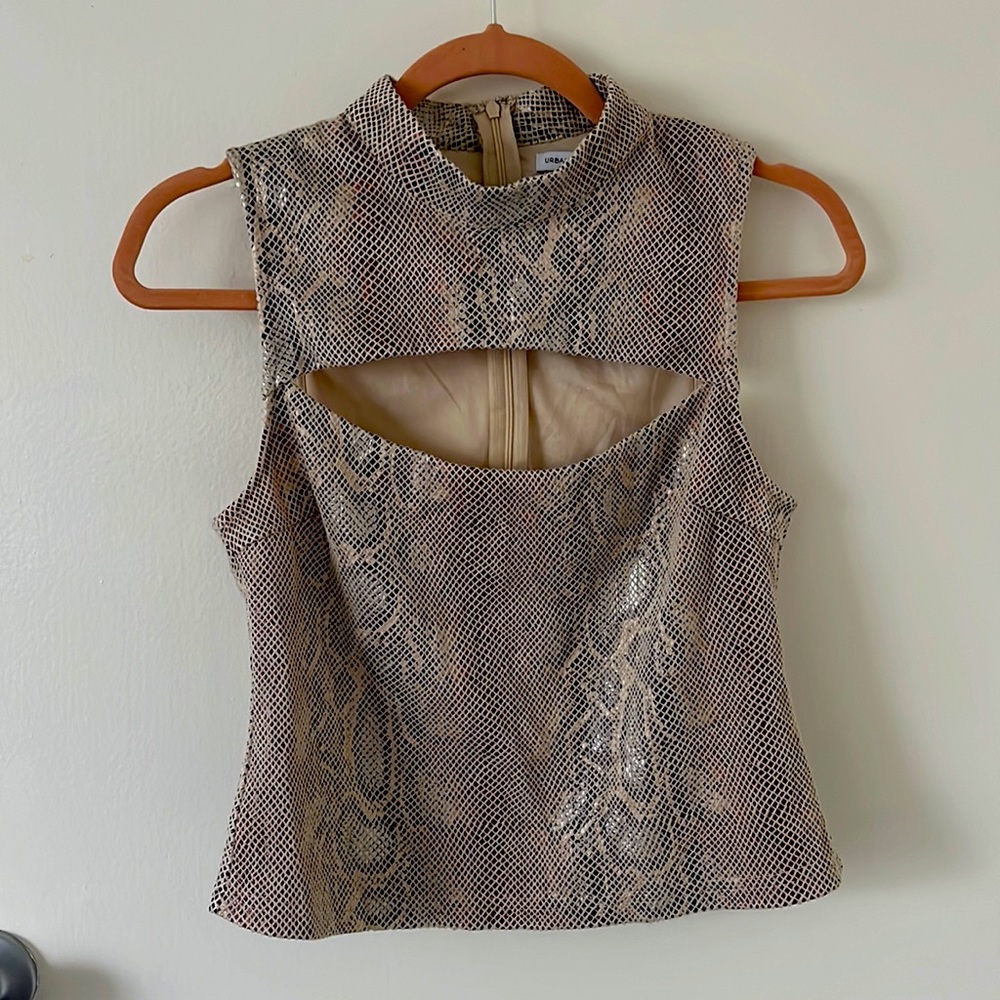 Cut out snake print top